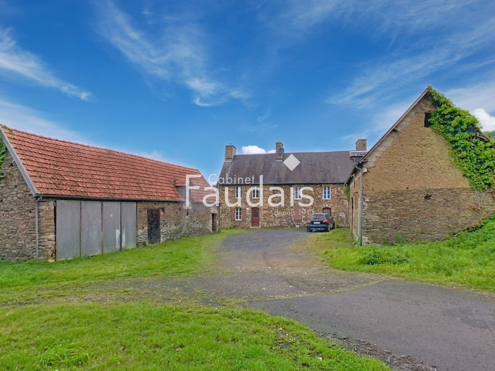 
                                                Vente
                                                 CORPS DE FERME AVEC DEUX LOGEMENTS A BAUDRE