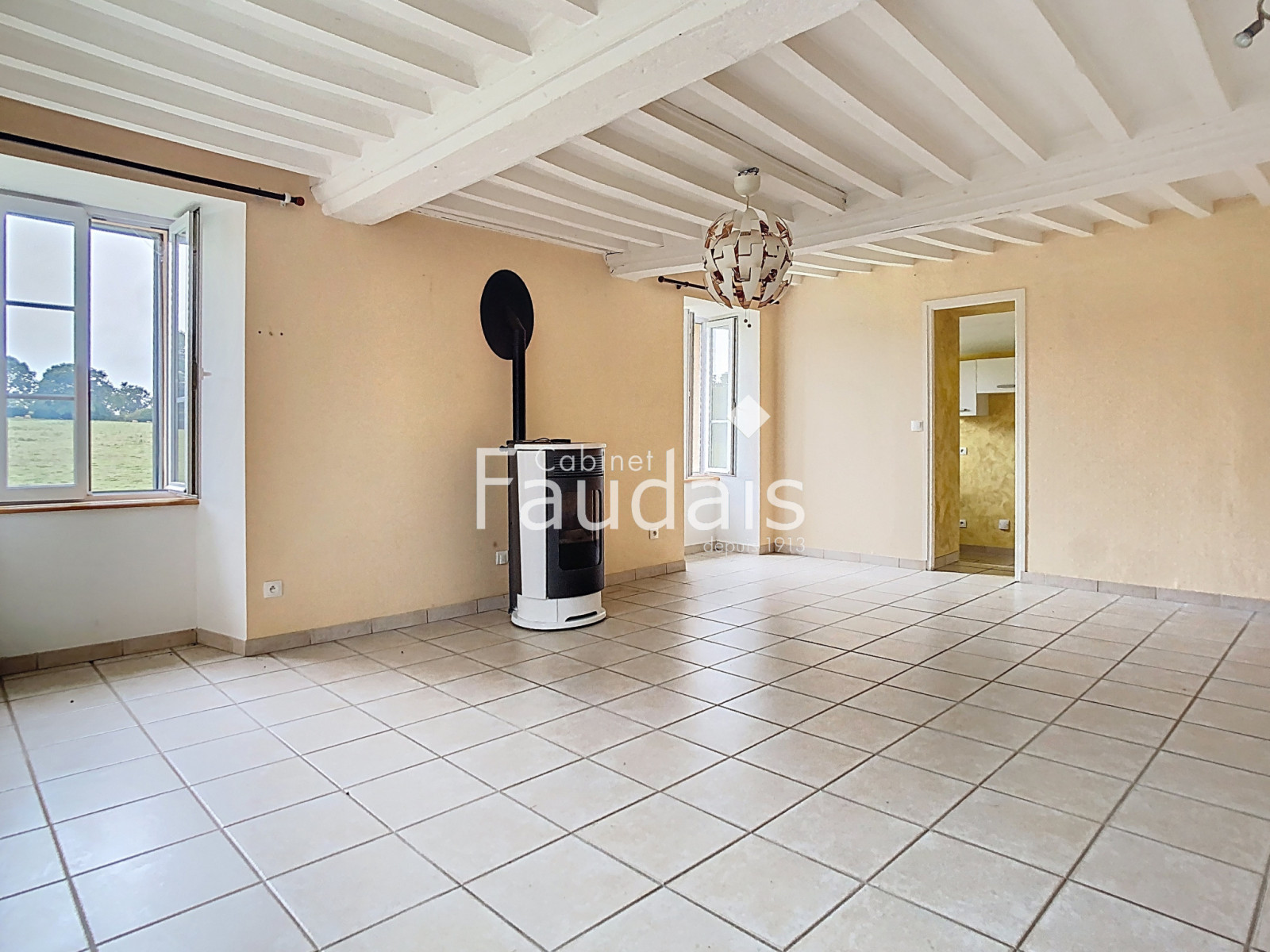 
                                                Vente
                                                 CORPS DE FERME AVEC DEUX LOGEMENTS A BAUDRE
