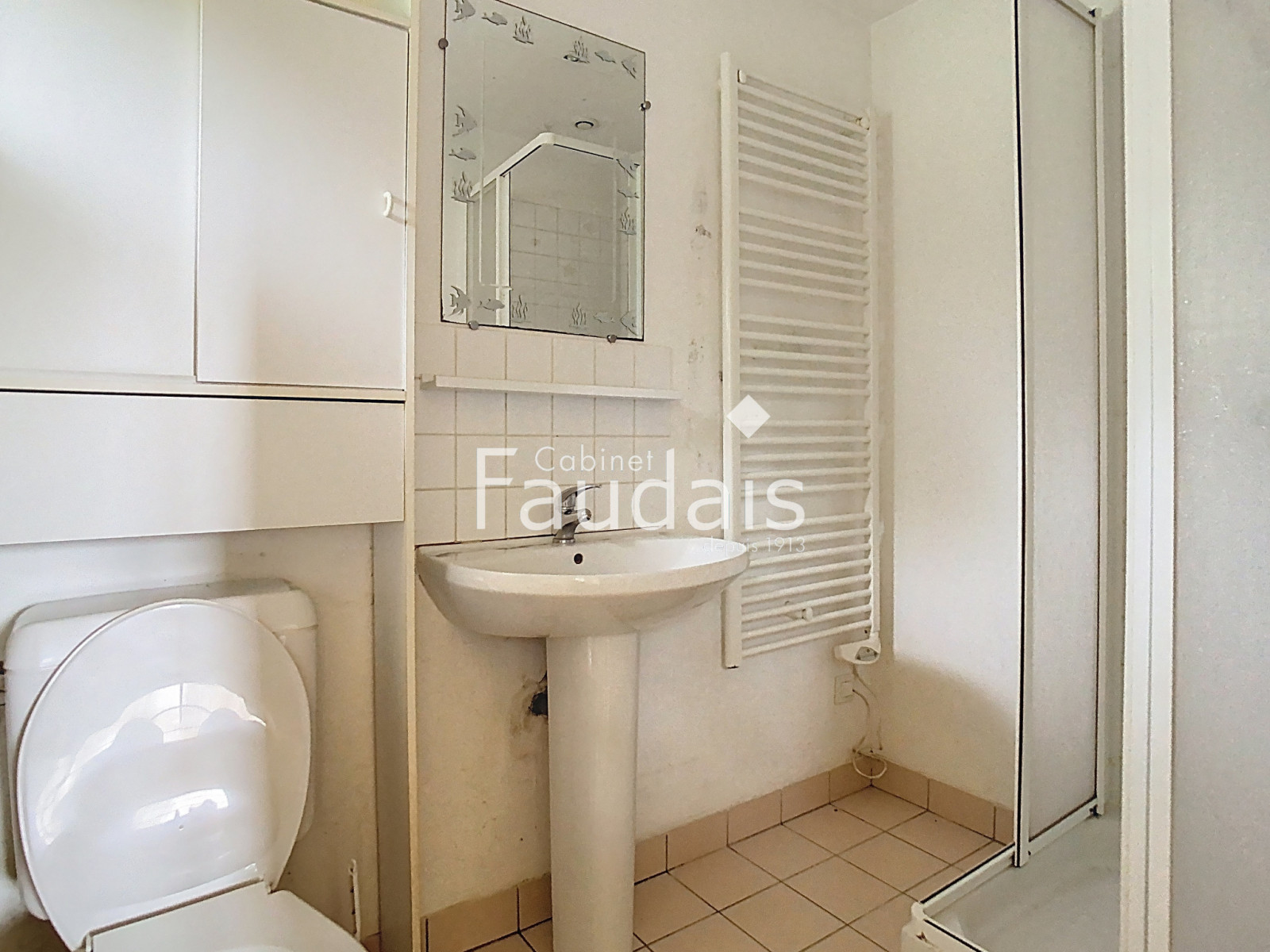 
                                                Vente
                                                 CORPS DE FERME AVEC DEUX LOGEMENTS A BAUDRE