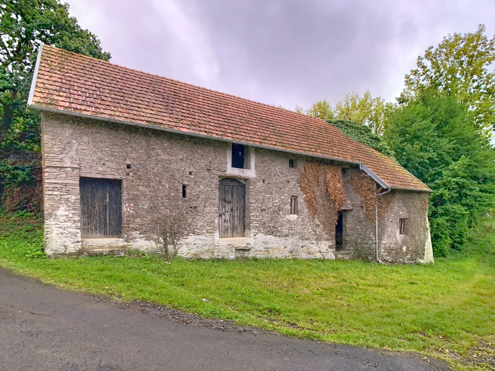 
                                                Vente
                                                 CORPS DE FERME AVEC DEUX LOGEMENTS A BAUDRE