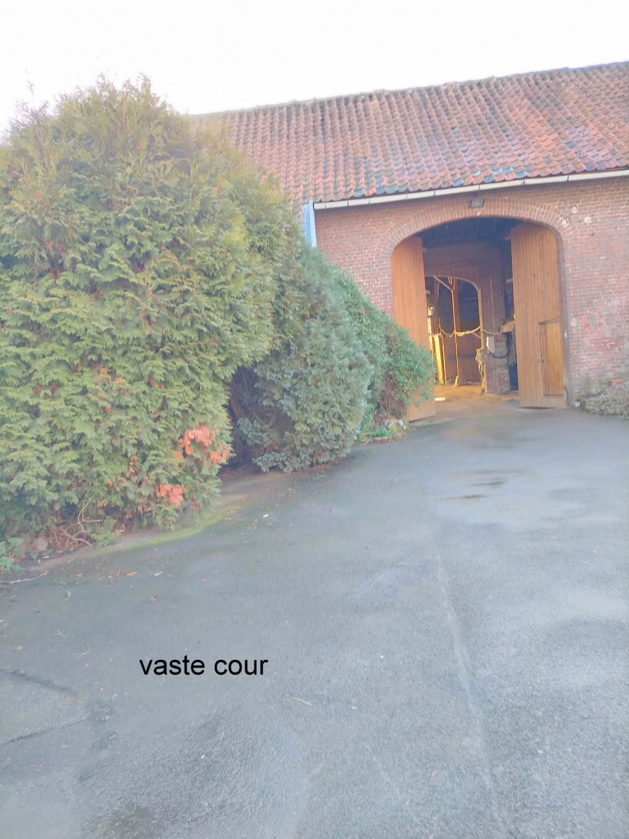 
                                                Vente
                                                 Corps de ferme plain pied grange dépendances