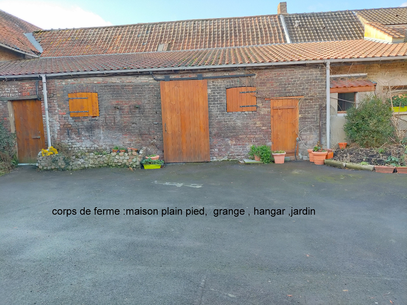 
                                                Vente
                                                 Corps de ferme plain pied grange dépendances