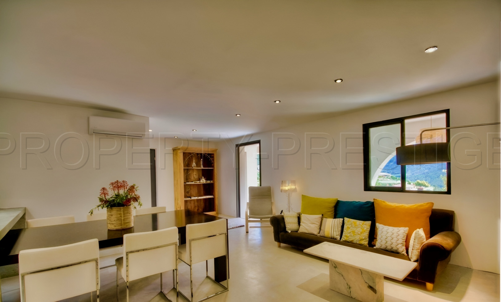 
                                                Vente
                                                 CORSE DU SUD VILLA 320 M² VUE DOMINANTE