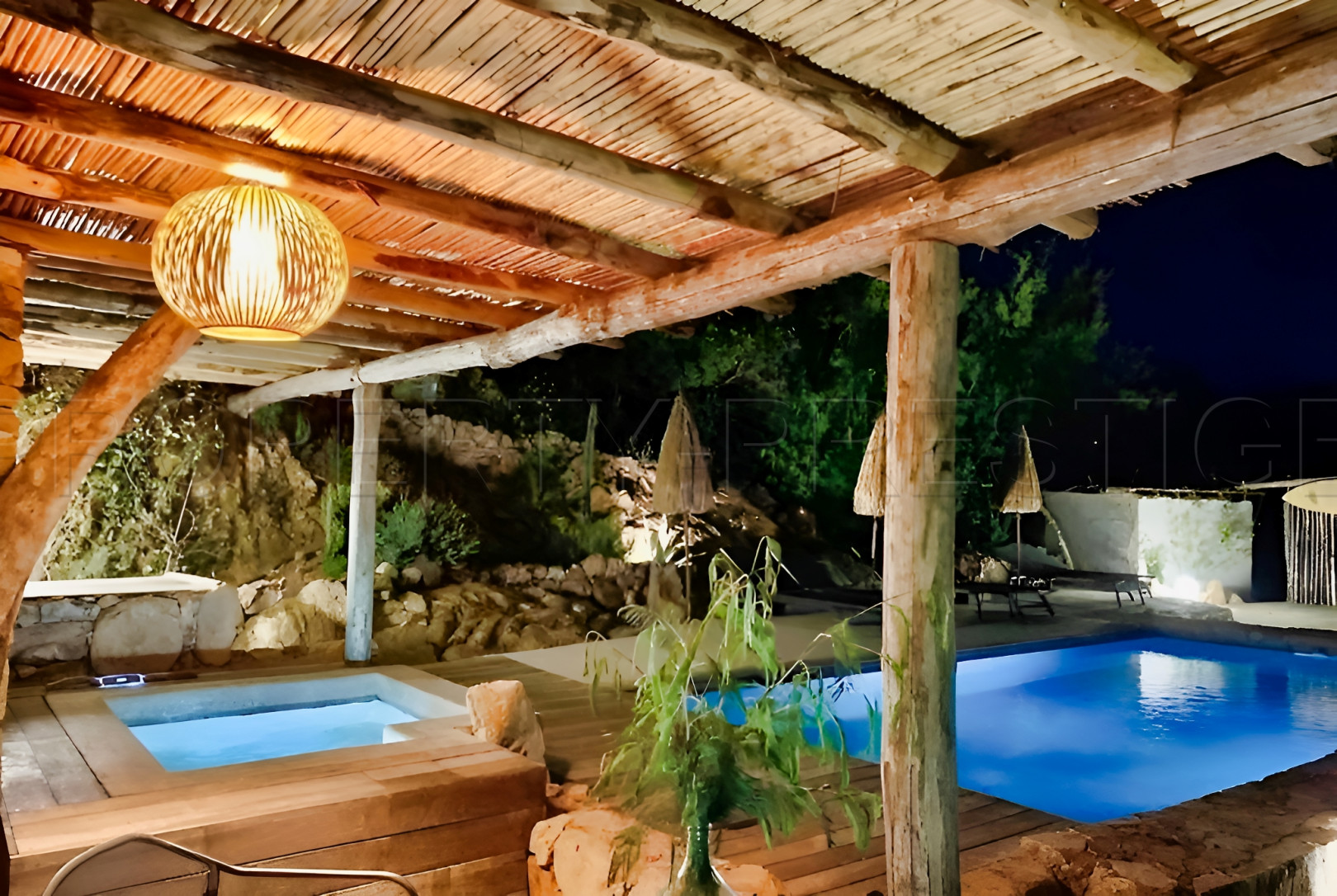 
                                                Vente
                                                 CORSE DU SUD VILLA 320 M² VUE DOMINANTE