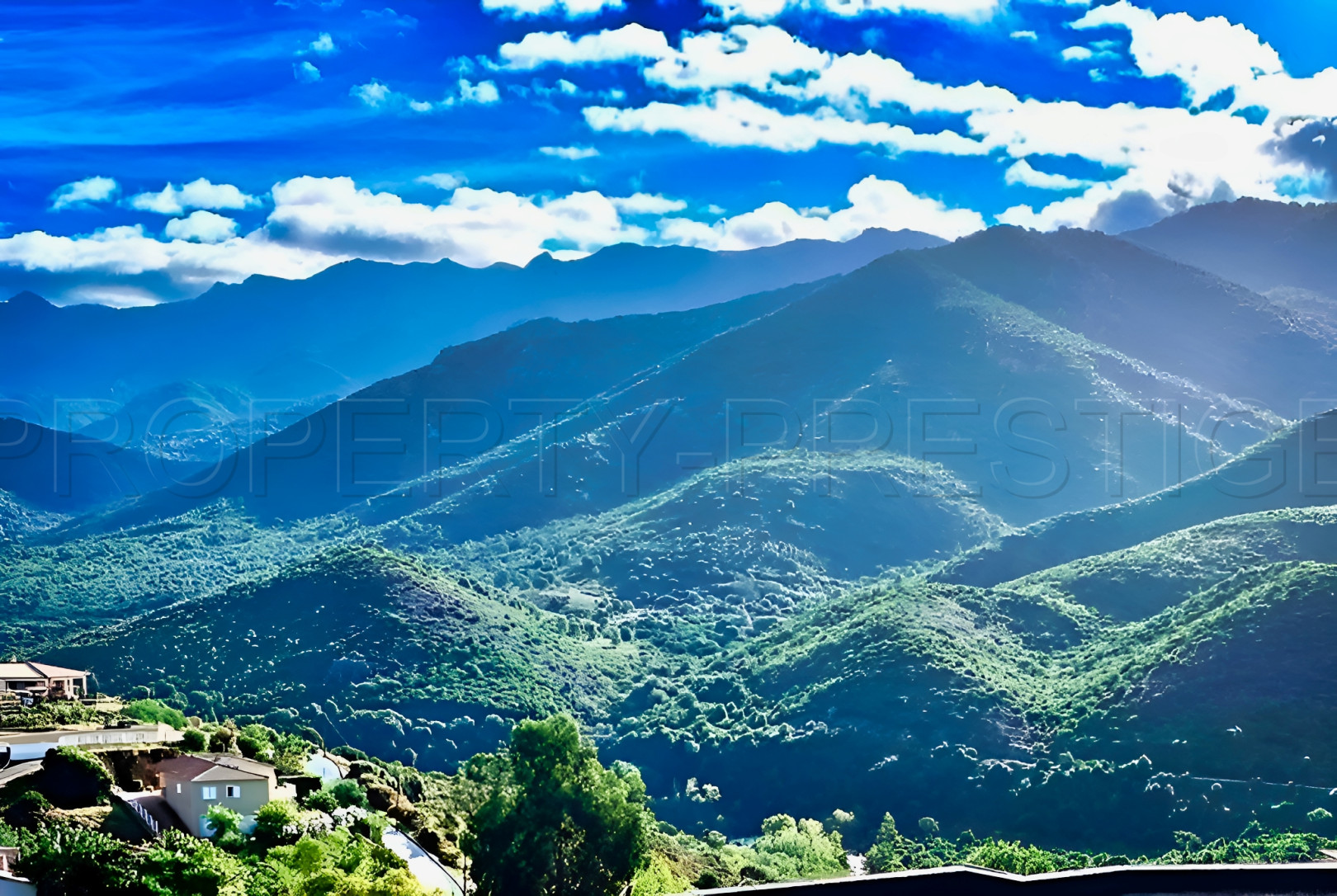 
                                                Vente
                                                 CORSE DU SUD VILLA 320 M² VUE DOMINANTE