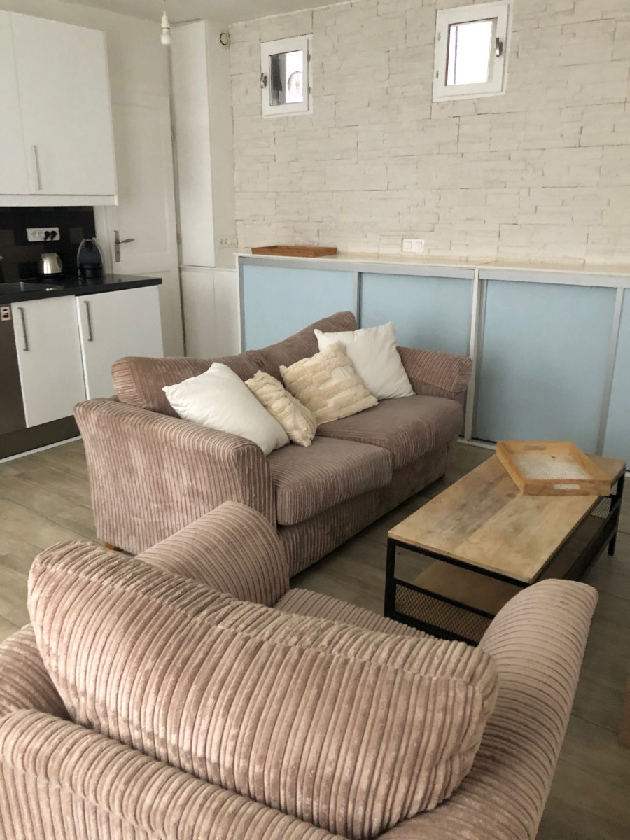 
                                                Location
                                                 Cosy 2 pièces dans le 9ème (loyer tout inclus)