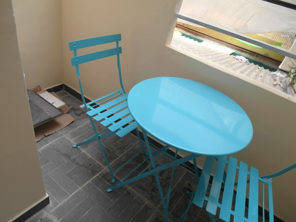 
                                                Location
                                                 Coté Cour