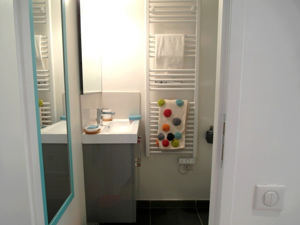 
                                                Location
                                                 Coté Cour