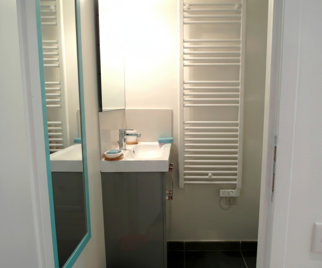 
                                                Location
                                                 Coté Cour