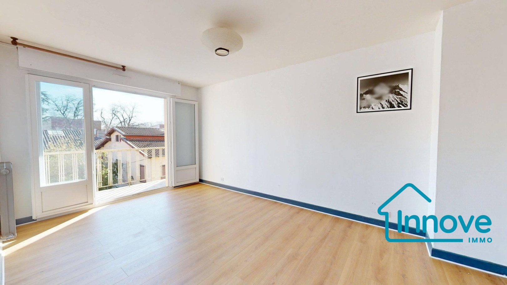 
                                                Vente
                                                 COTE PAVEE - Grand T2 avec extérieur