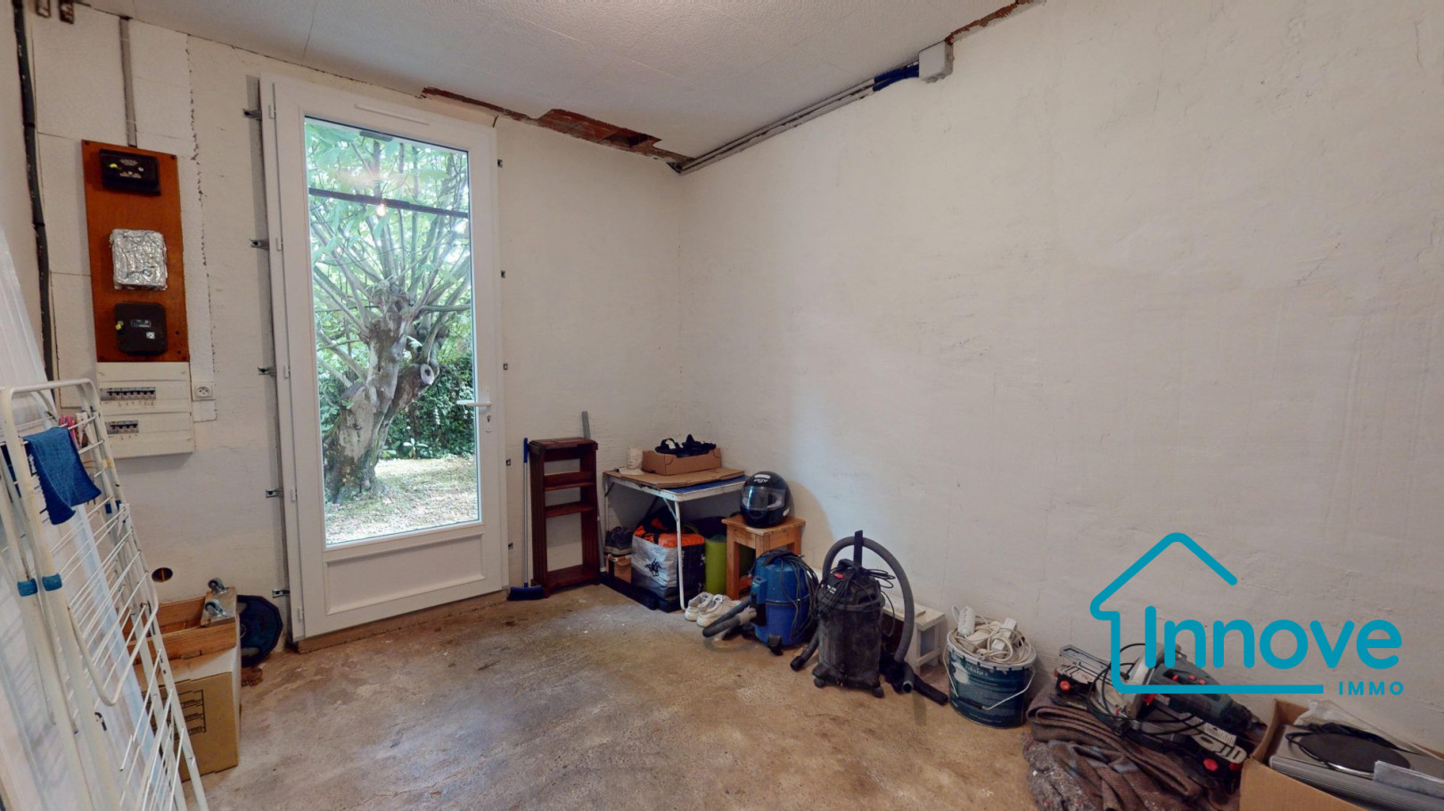 
                                                Vente
                                                 CÔTE PAVEE/LA TERRASSE - Petite maison avec fort potentiel