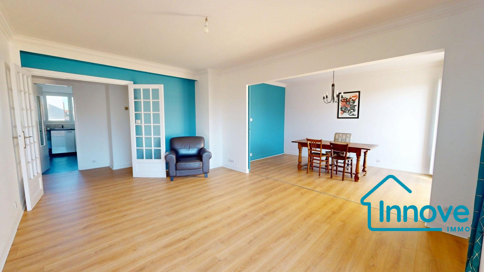 
                                                Vente
                                                 COTE PAVEE - T4 traversant avec grand balcon et box