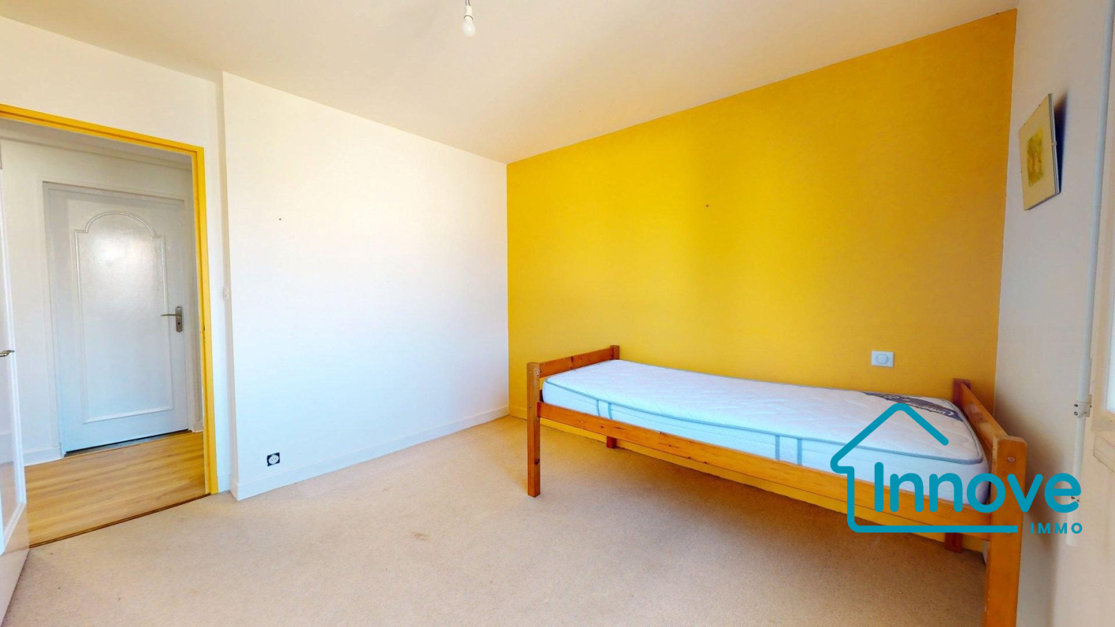 
                                                Vente
                                                 COTE PAVEE - T4 traversant avec grand balcon et box