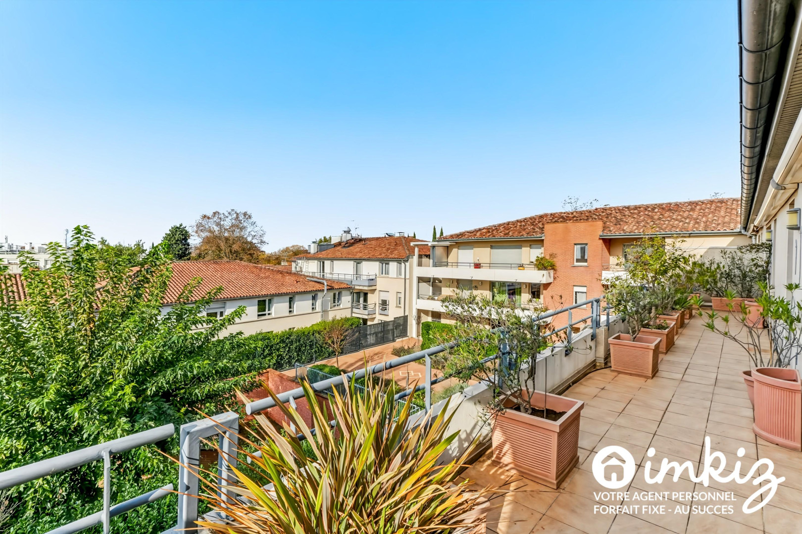 
                                                Vente
                                                 Côte Pavée - T5 - 4ch -2 terrasses-2 gar. boxés