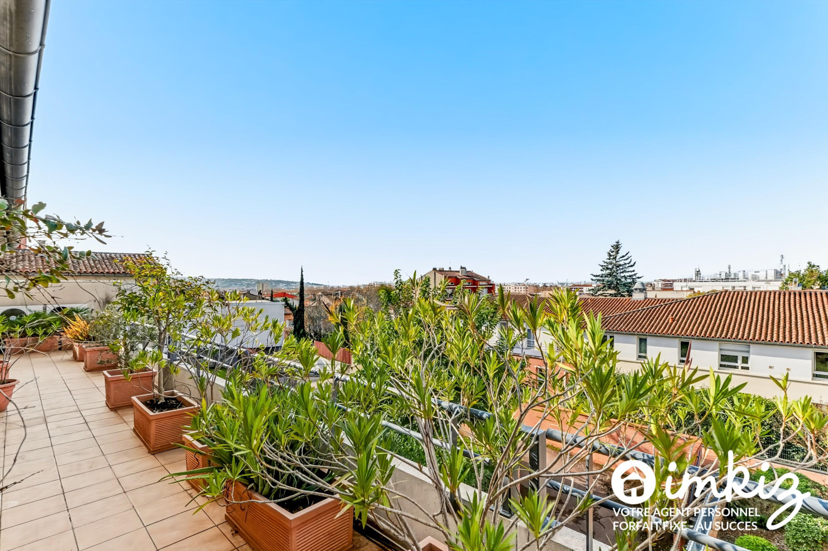 
                                                Vente
                                                 Côte Pavée - T5 - 4ch -2 terrasses-2 gar. boxés