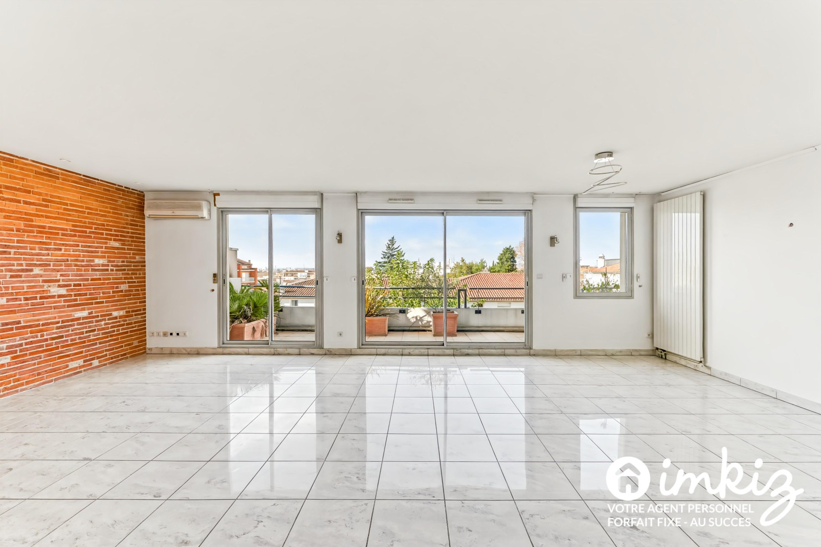 
                                                Vente
                                                 Côte Pavée - T5 - 4ch -2 terrasses-2 gar. boxés