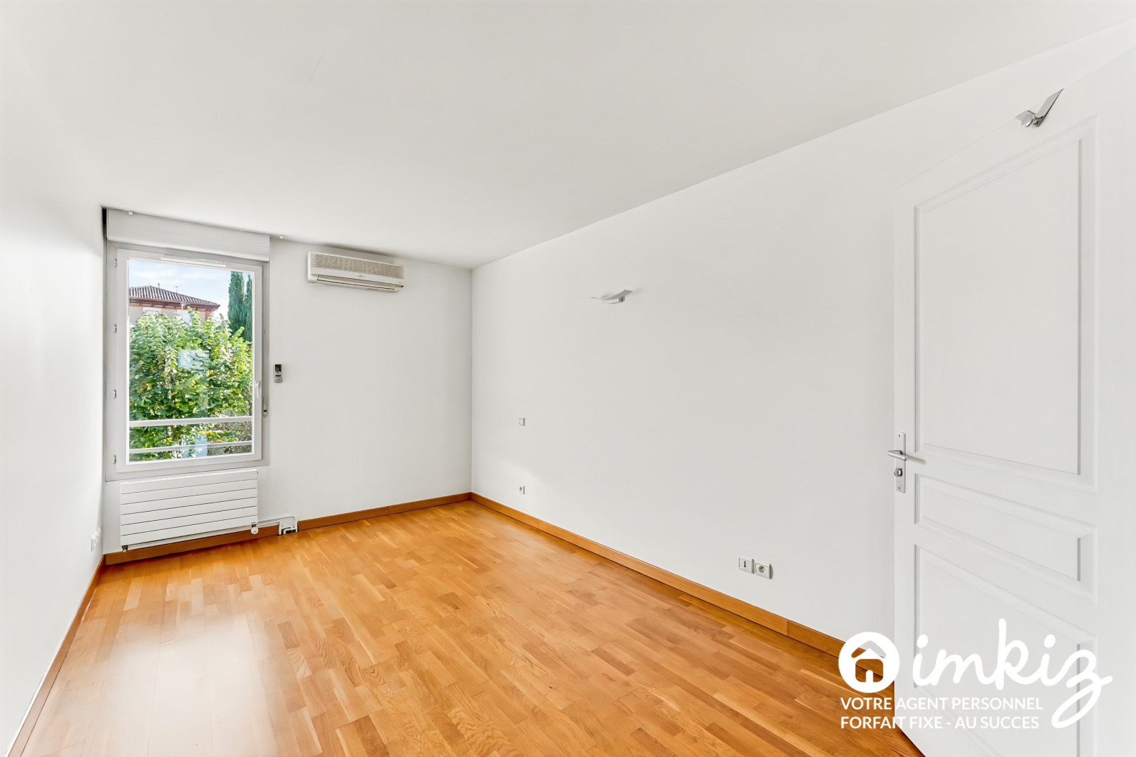 
                                                Vente
                                                 Côte Pavée - T5 - 4ch -2 terrasses-2 gar. boxés