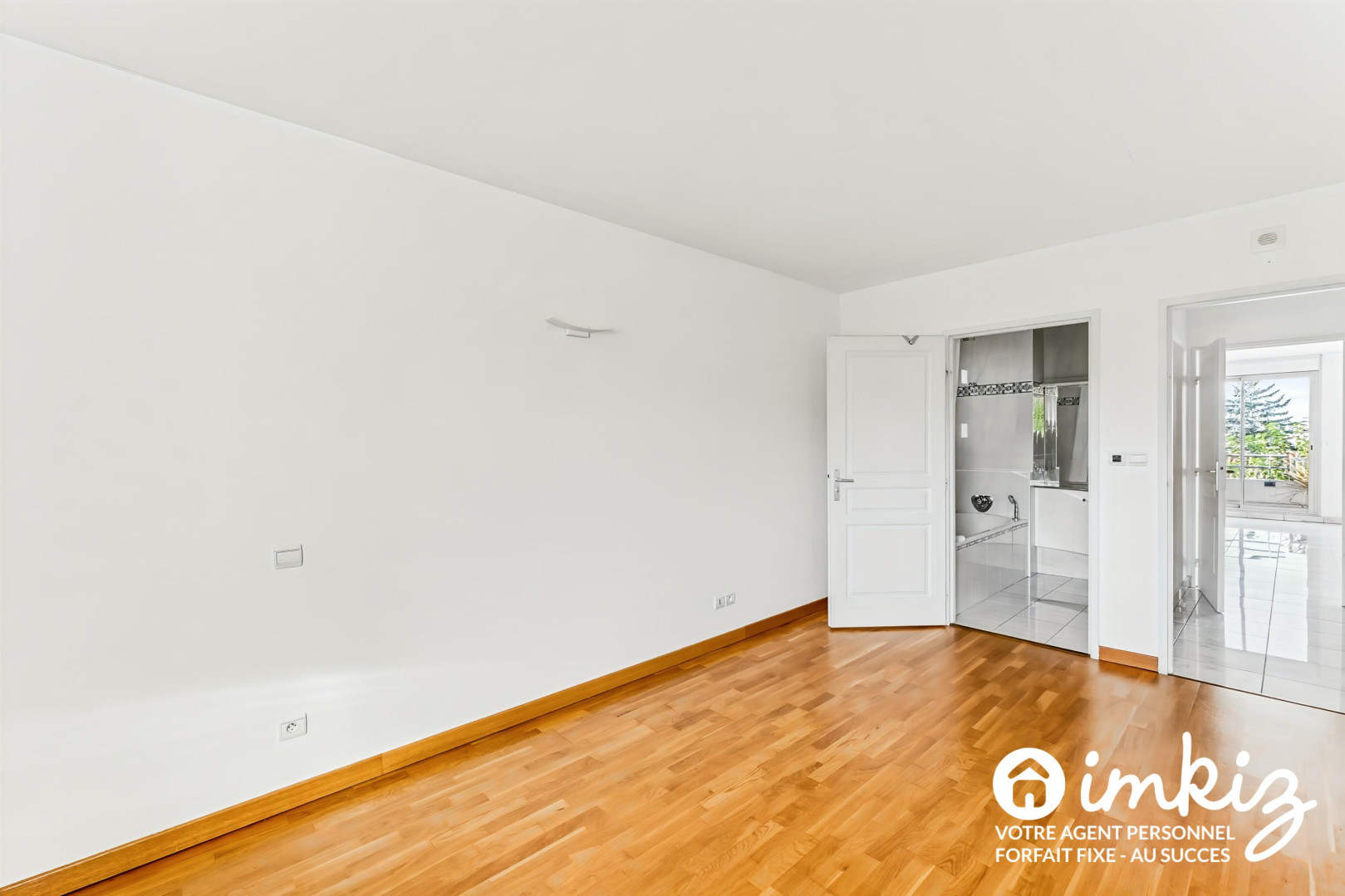 
                                                Vente
                                                 Côte Pavée - T5 - 4ch -2 terrasses-2 gar. boxés