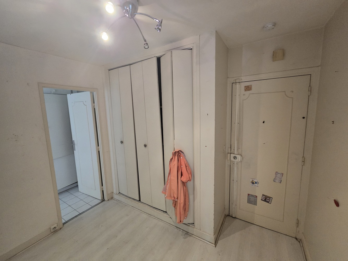
                                                Vente
                                                 Coup de cœur – 3 pièces avec balcon à deux pa