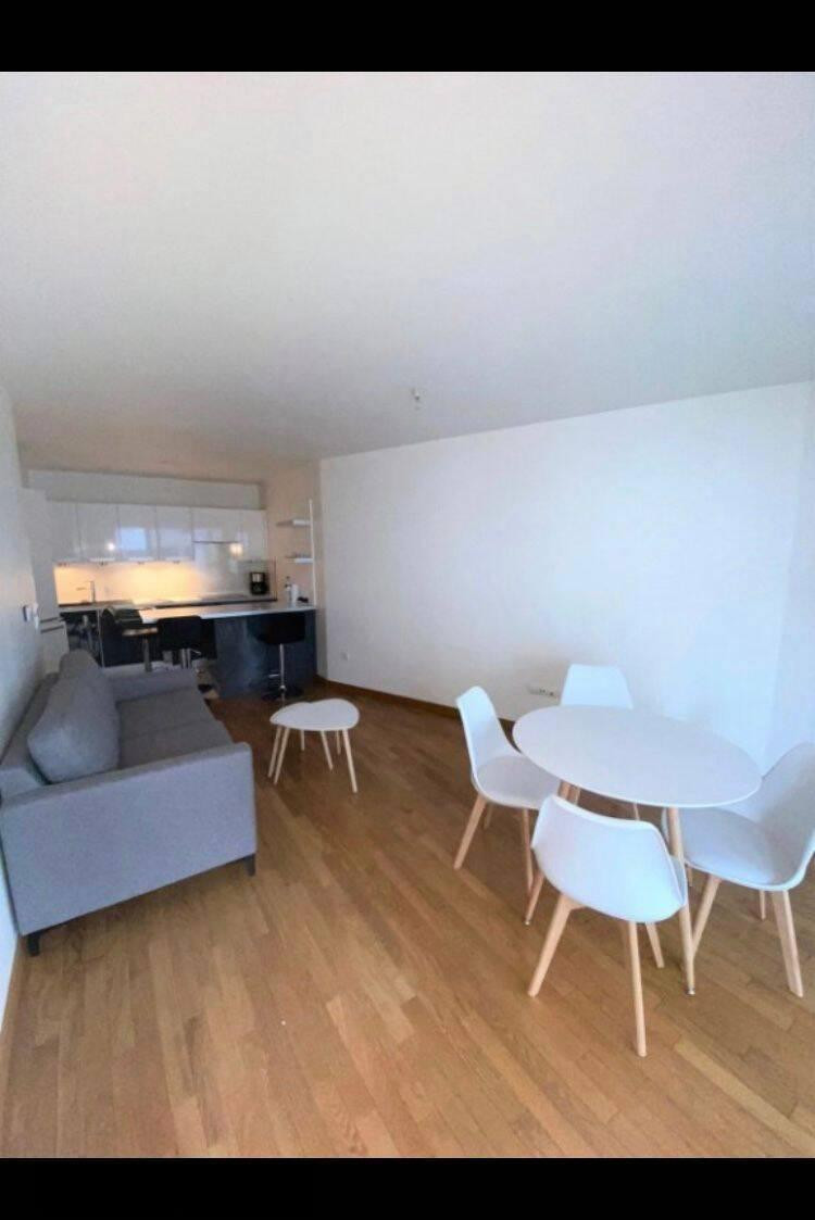 
                                                Location
                                                 Coup de cœur: 3P meublé 61m2