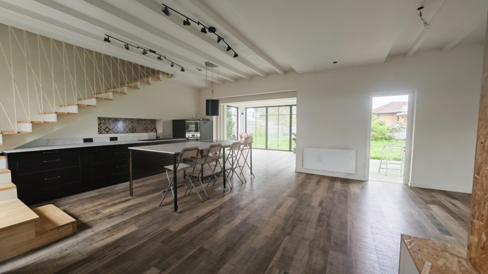 
                                                Vente
                                                 Coup de cœur assuré à Chavanoz – Maison de famille rénovée, 187 m² de lumière