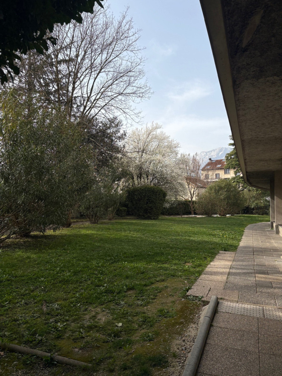 
                                                Location
                                                 Coup de cœur : T3 Meublé