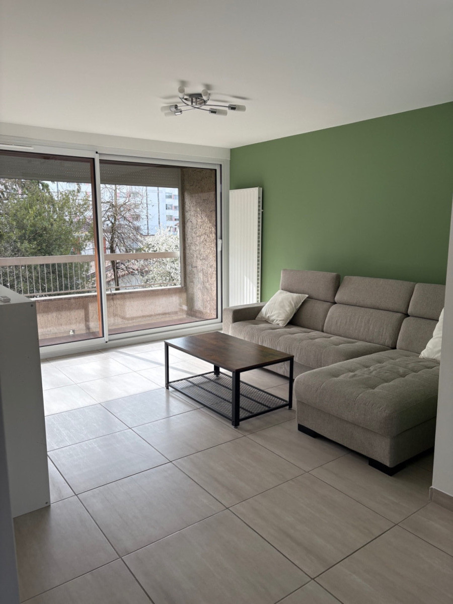 
                                                Location
                                                 Coup de cœur : T3 Meublé