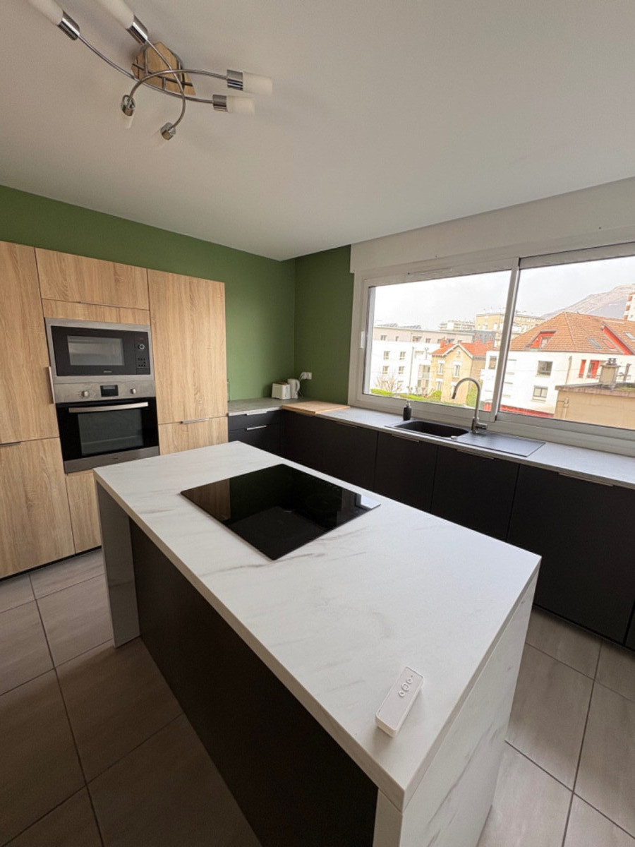 
                                                Location
                                                 Coup de cœur : T3 Meublé