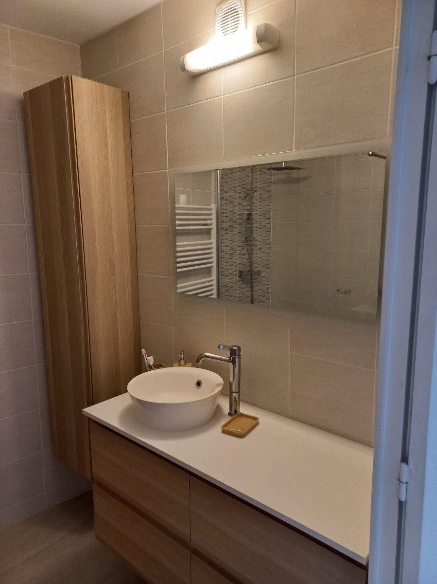 
                                                Location
                                                 Coup de cœur : T3 Meublé - Rénovation récente, très lumineux et au calme. Place de parking privée