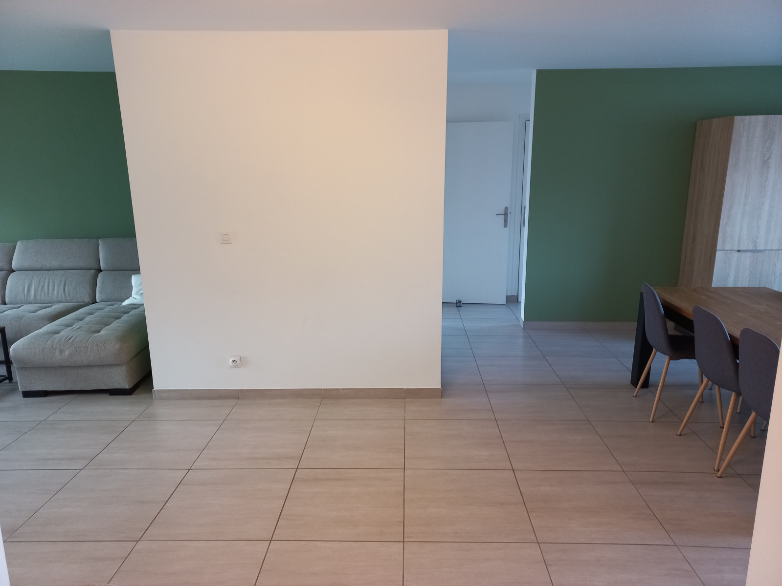 
                                                Location
                                                 Coup de cœur : T3 Meublé - Rénovation récente, très lumineux et au calme. Place de parking privée