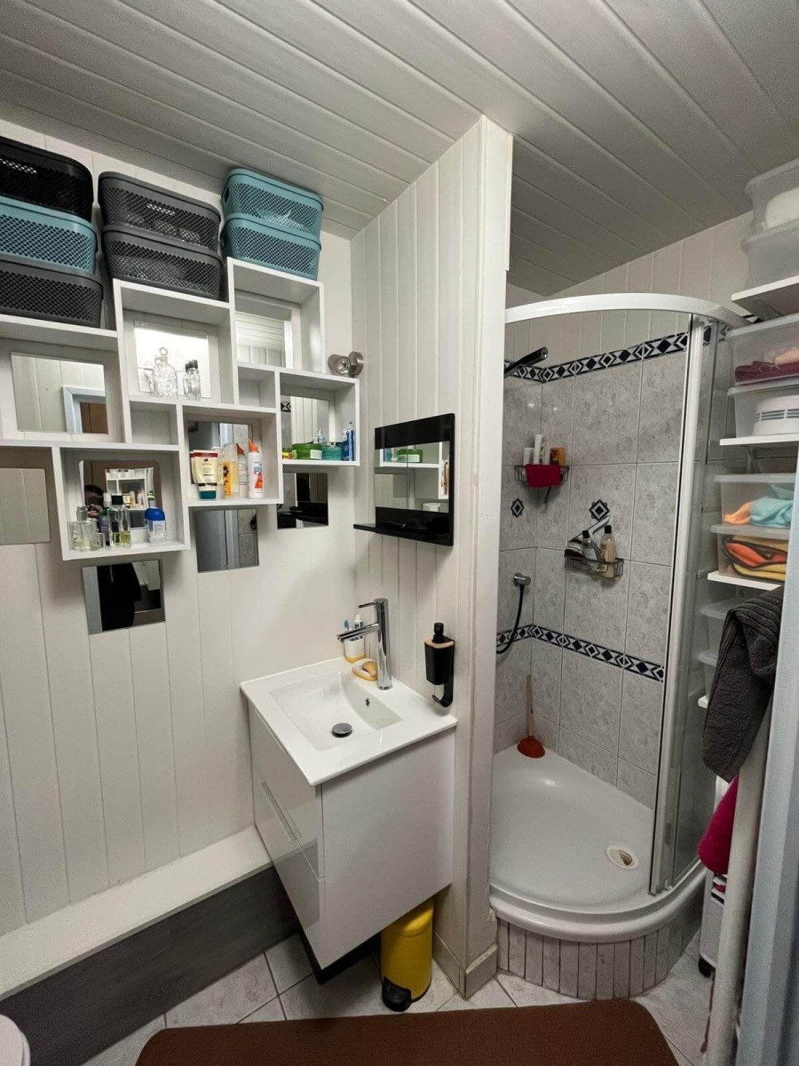 
                                                Location
                                                 COUP DE COEUR... VUE URBAINE DEGAGEE.. LUMINEUX