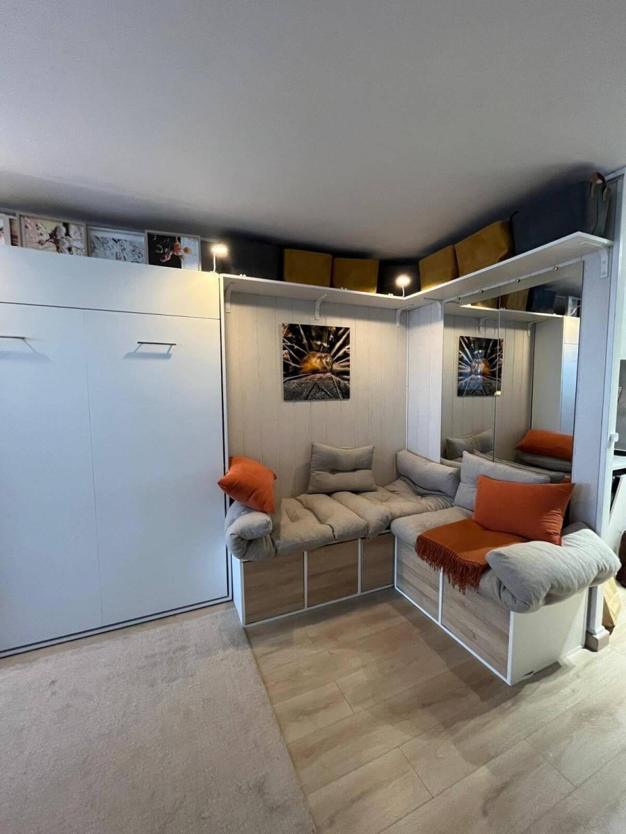 
                                                Location
                                                 COUP DE COEUR... VUE URBAINE DEGAGEE.. LUMINEUX