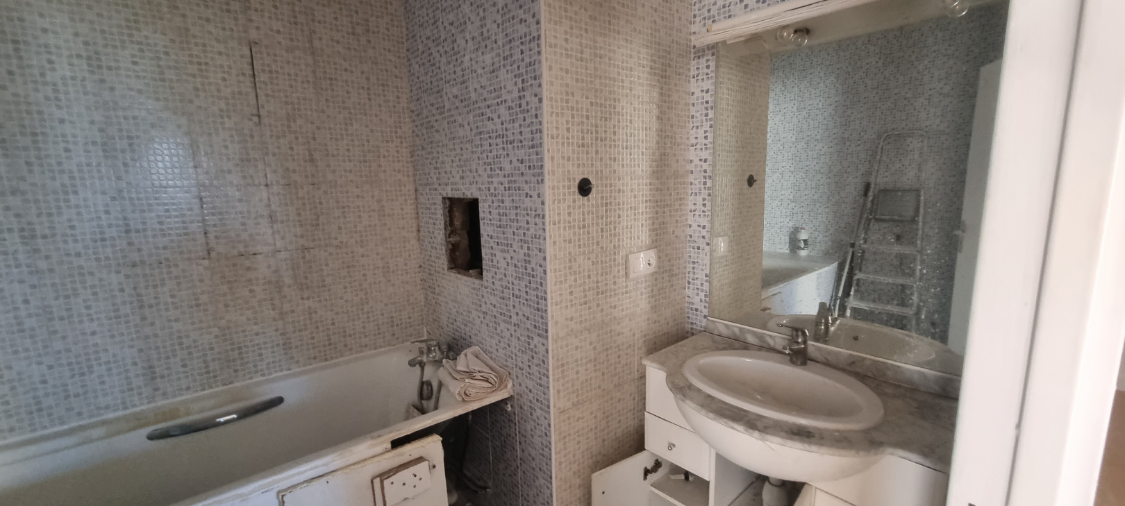 
                                                Location
                                                 Courbevoie – 3 pièces meublé 79 m² – 17e étage – Vue Tour Eiffel & Paris