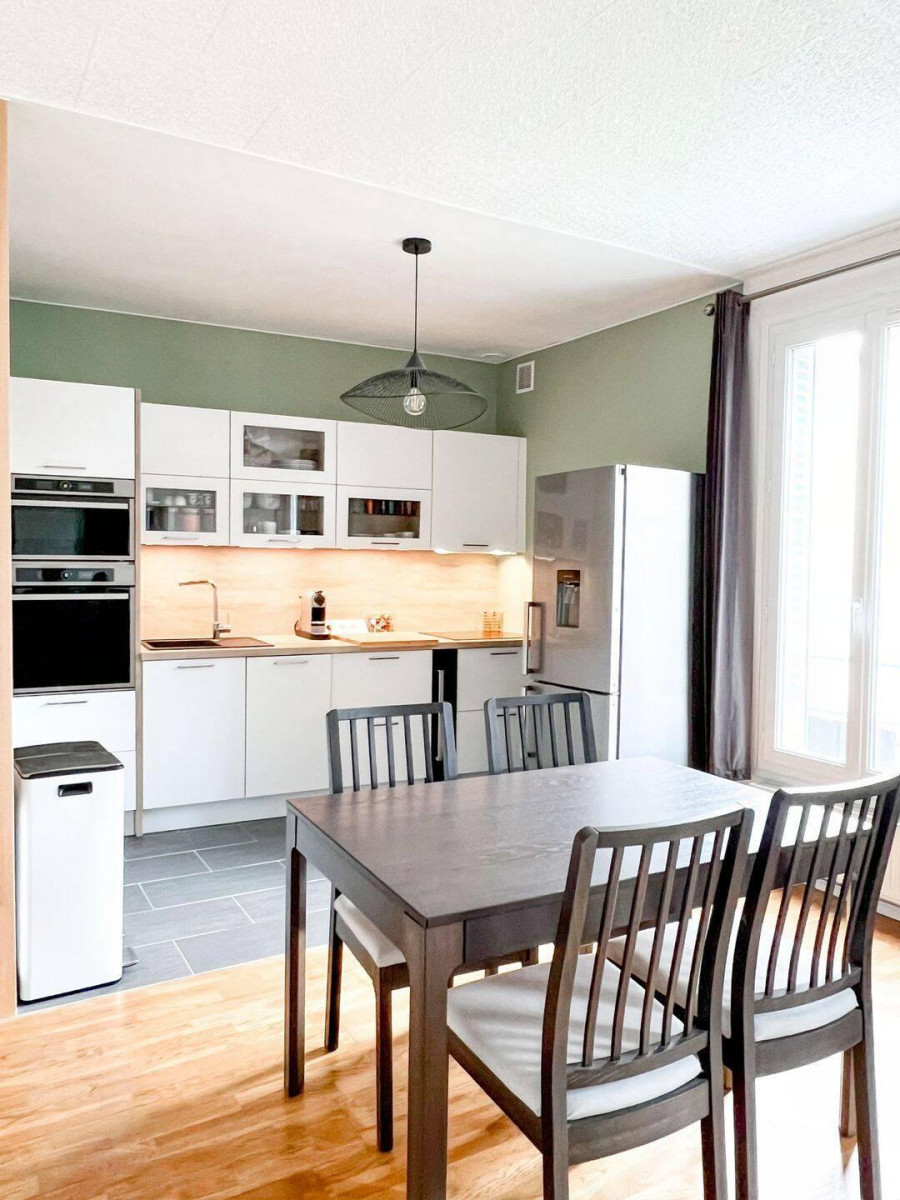 
                                                Location
                                                 Courbevoie – T2/3 meublé refait à neuf – 64 m²