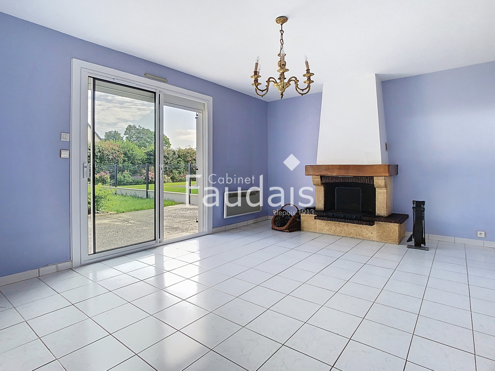 
                                                Vente
                                                 COUVAINS, 131m2, Maison 4 chambres