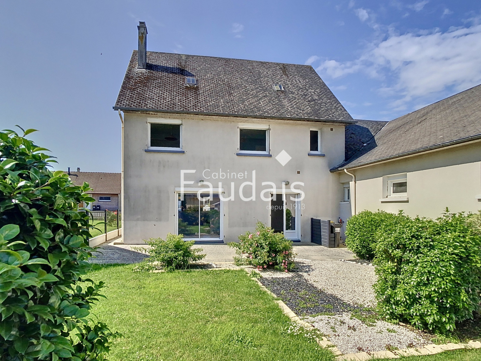 
                                                Vente
                                                 COUVAINS, 131m2, Maison 4 chambres