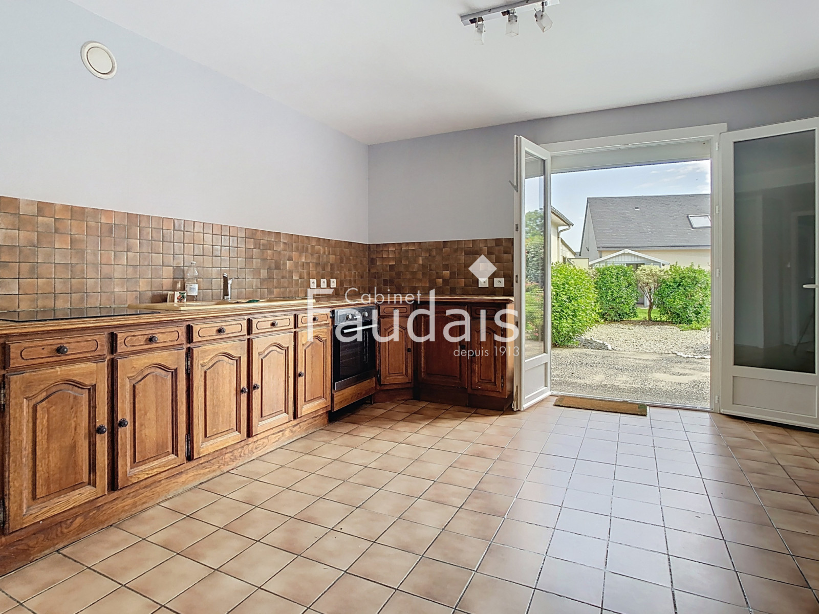 
                                                Vente
                                                 COUVAINS, 131m2, Maison 4 chambres