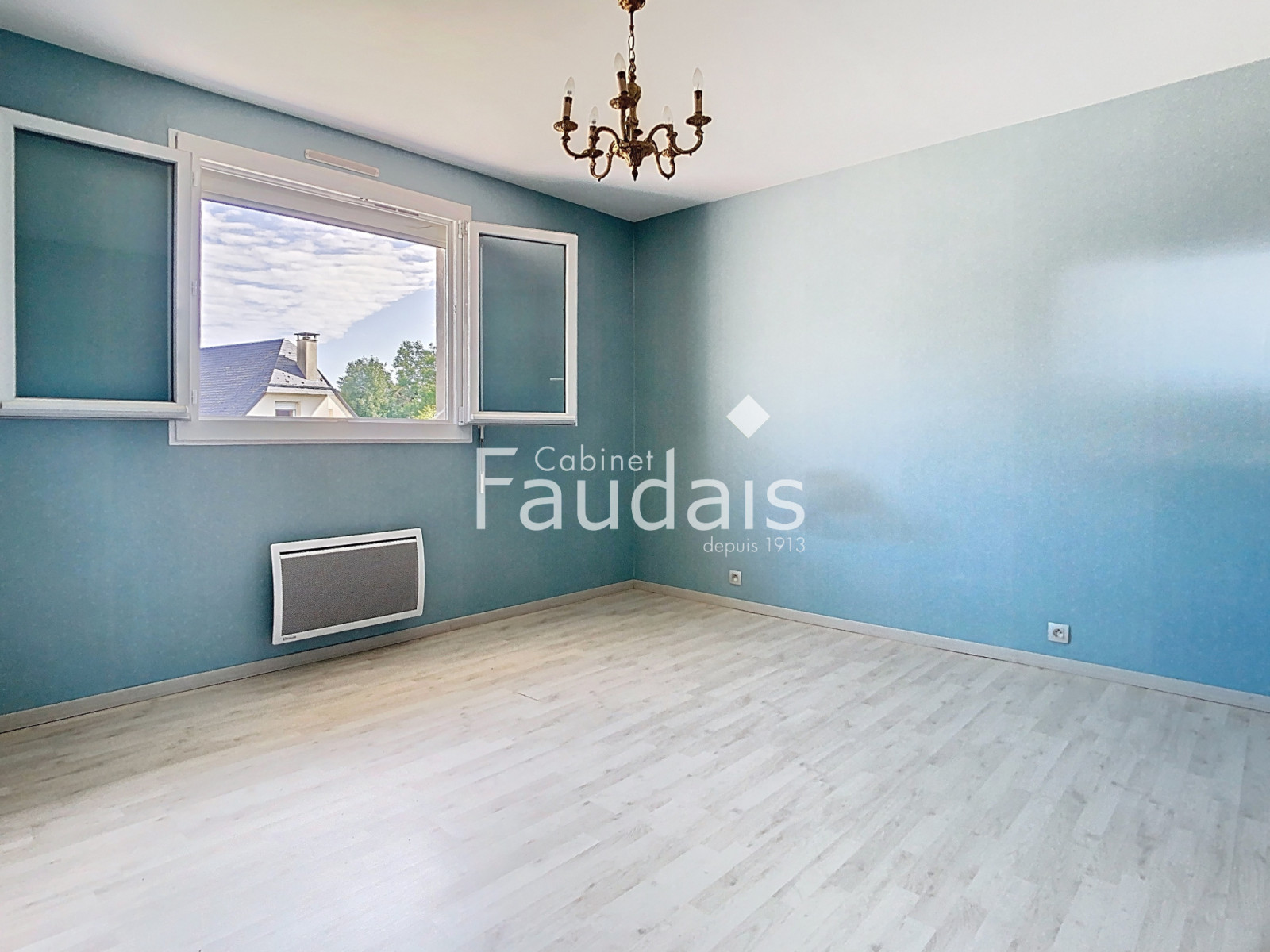 
                                                Vente
                                                 COUVAINS, 131m2, Maison 4 chambres