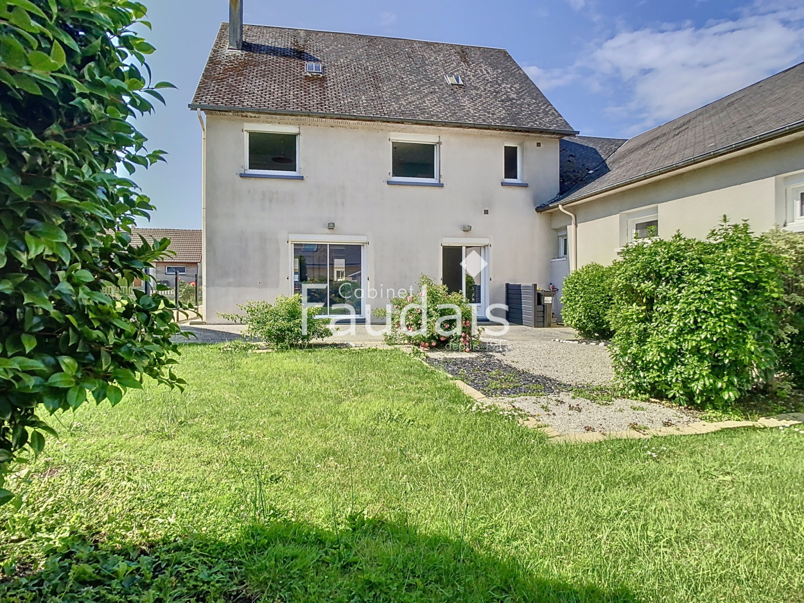 
                                                Vente
                                                 COUVAINS, 131m2, Maison 4 chambres