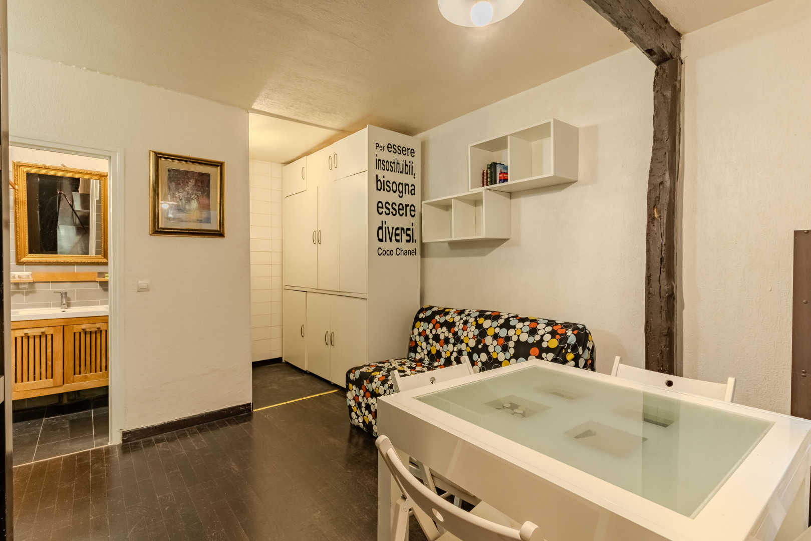 
                                                Location
                                                 Cozy 2-Room Apartment in Le Marais district (loyer tout inclus)
