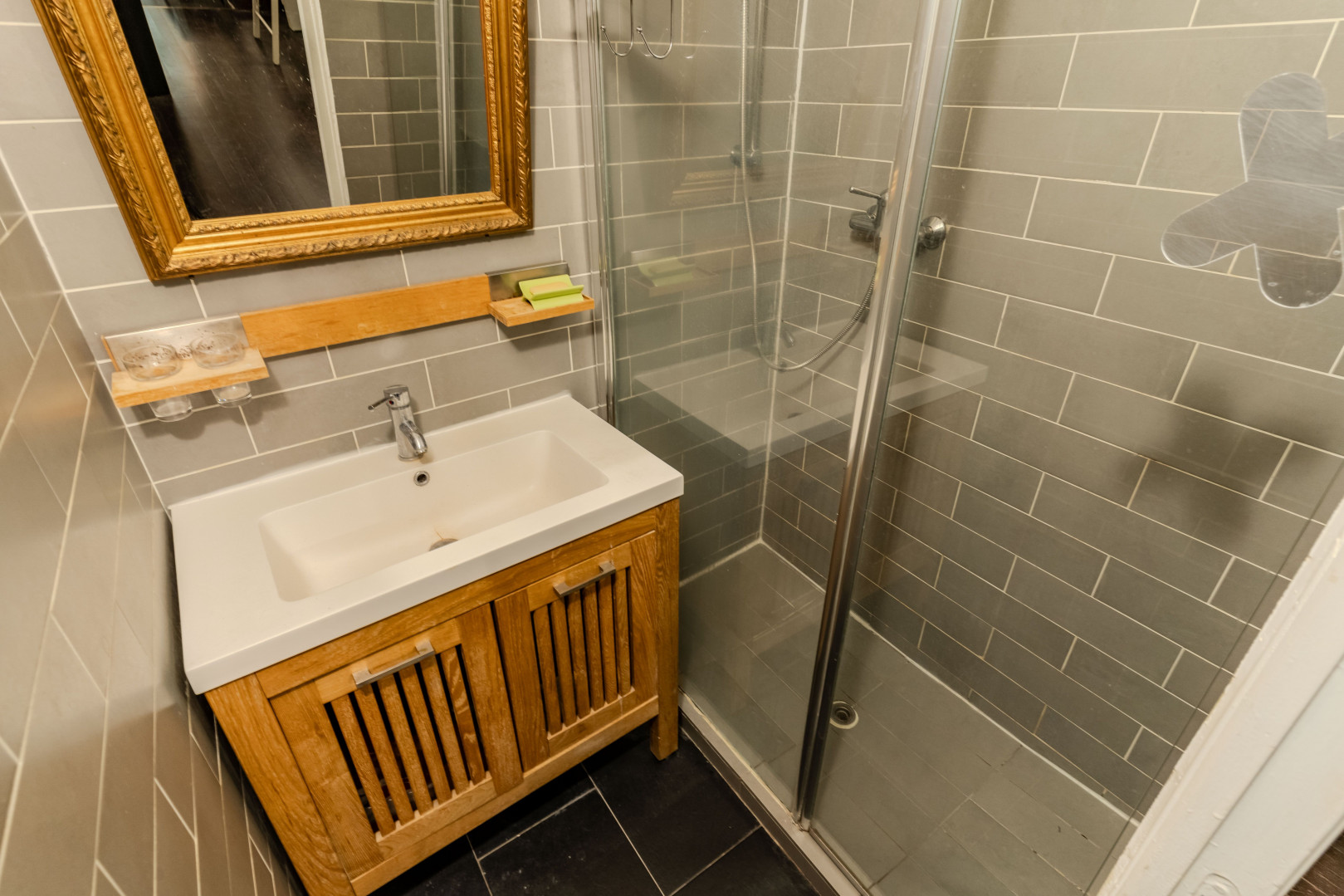 
                                                Location
                                                 Cozy 2-Room Apartment in Le Marais district (loyer tout inclus)
