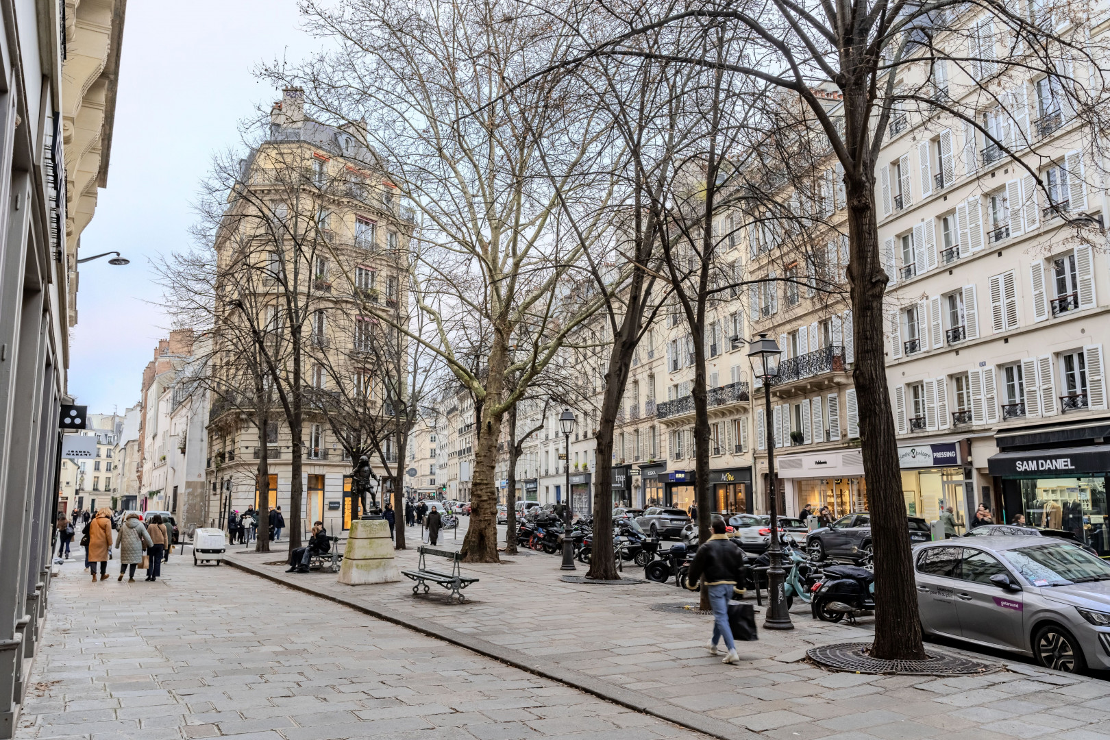 
                                                Location
                                                 Cozy 2-Room Apartment in Le Marais district (loyer tout inclus)