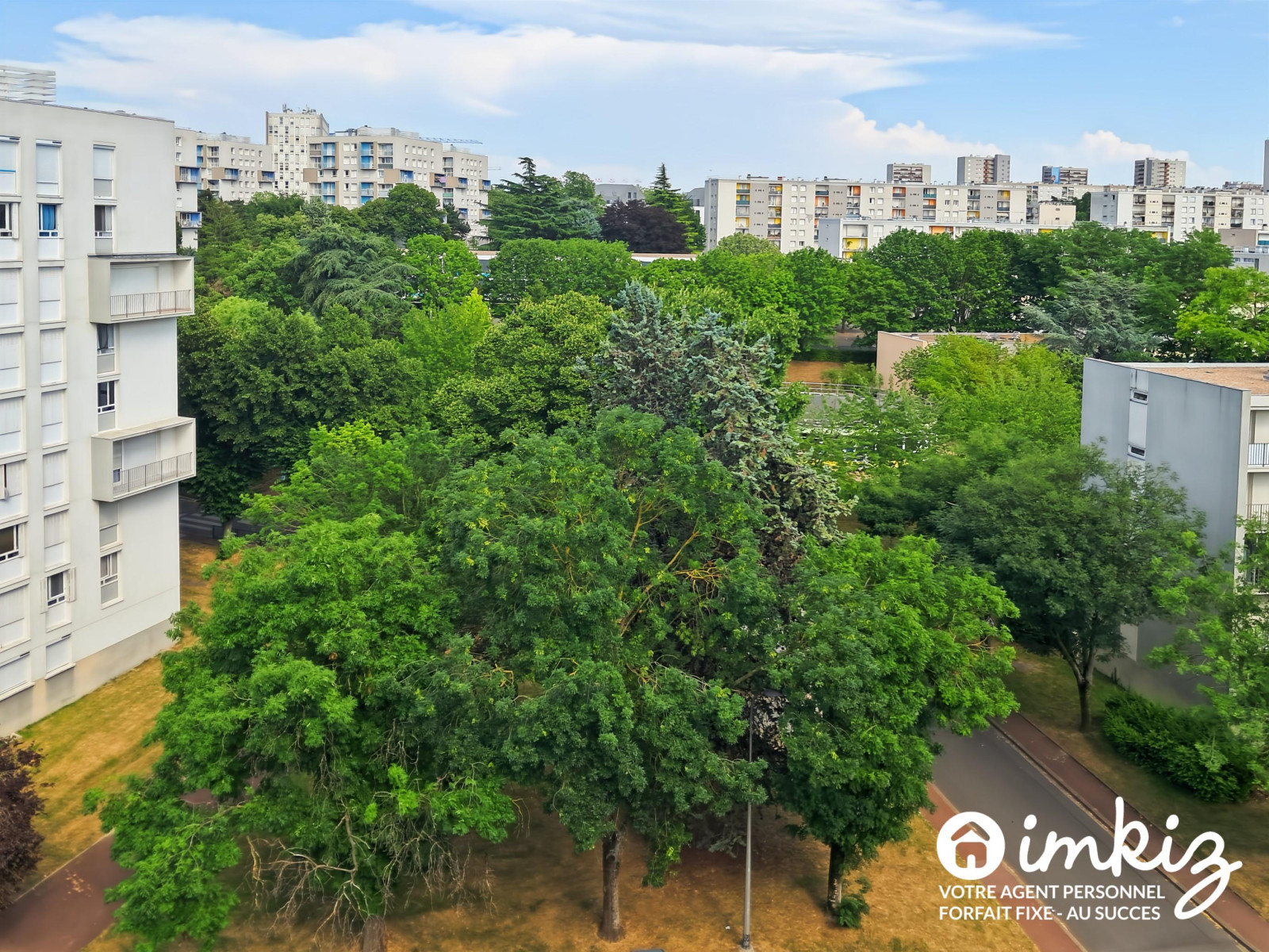 
                                                Vente
                                                 Créteil 2 pièces dernier étage balcon parking