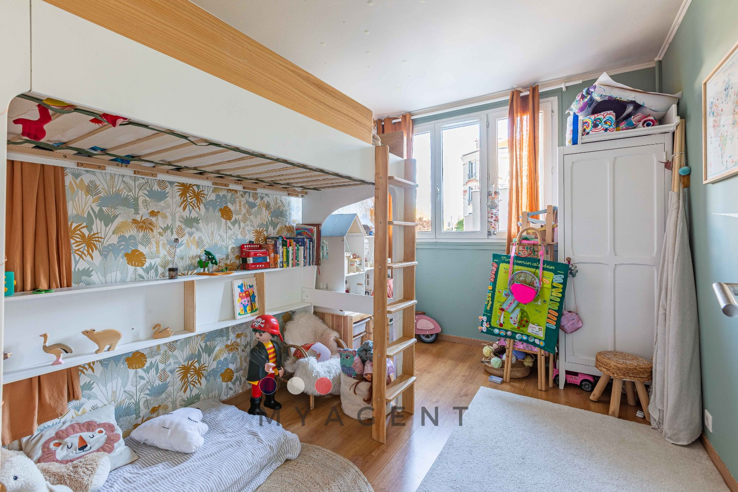 
                                                Vente
                                                 Croix de Chavaux à 2 min – 66 m² lumineux