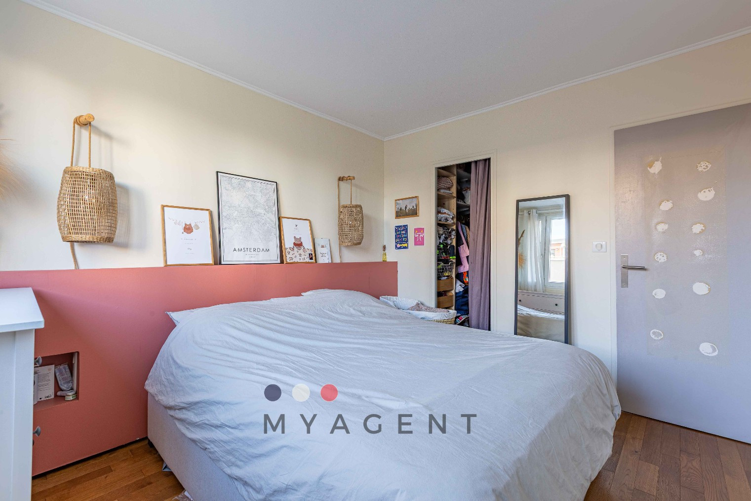 
                                                Vente
                                                 Croix de Chavaux à 2 min – 66 m² lumineux