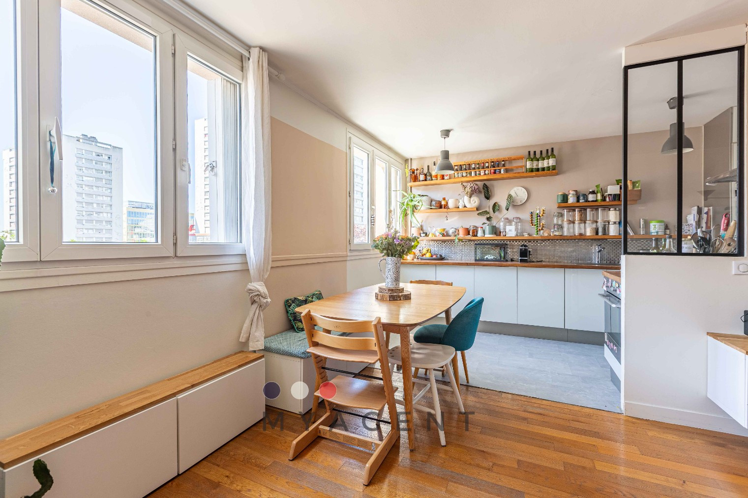 
                                                Vente
                                                 Croix de Chavaux à 2 min – 66 m² lumineux