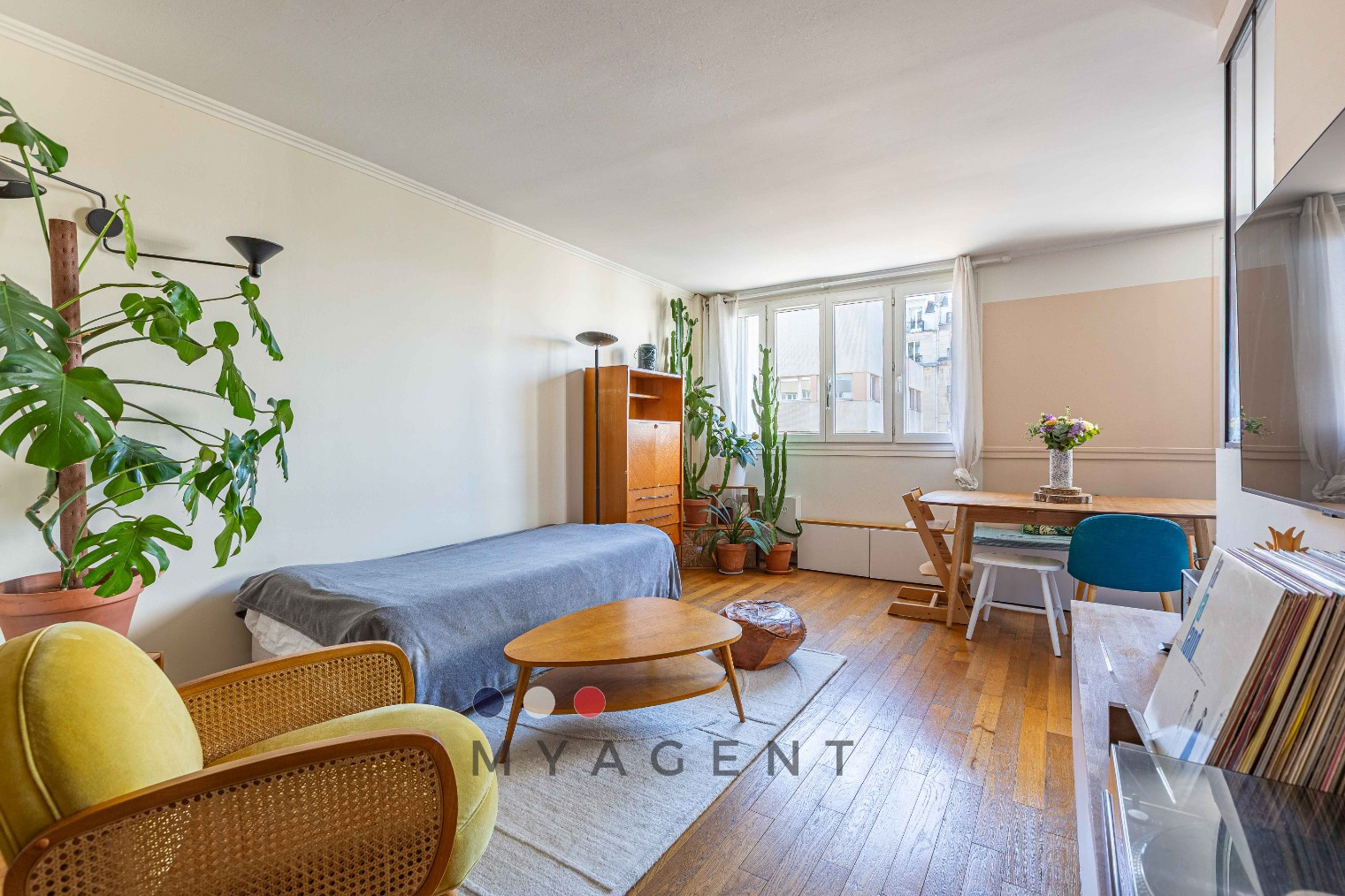 
                                                Vente
                                                 Croix de Chavaux à 2 min – 66 m² lumineux
