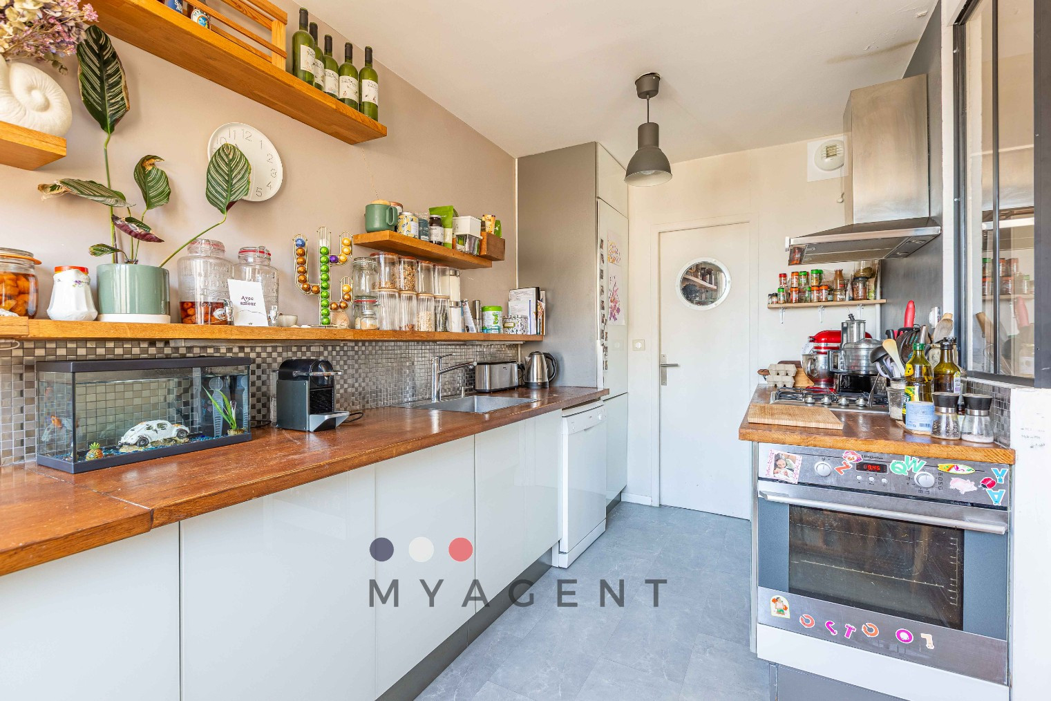 
                                                Vente
                                                 Croix de Chavaux à 2 min – 66 m² lumineux