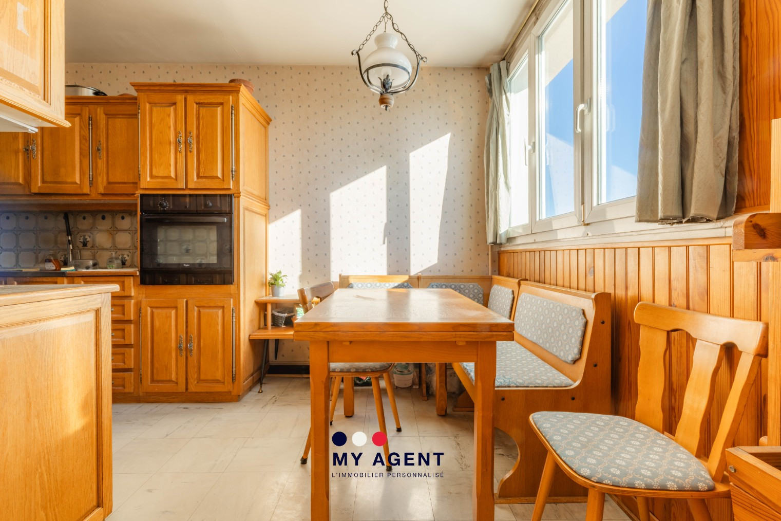 
                                                Vente
                                                 Croix de Chavaux à 2 min – 93 m² lumineux