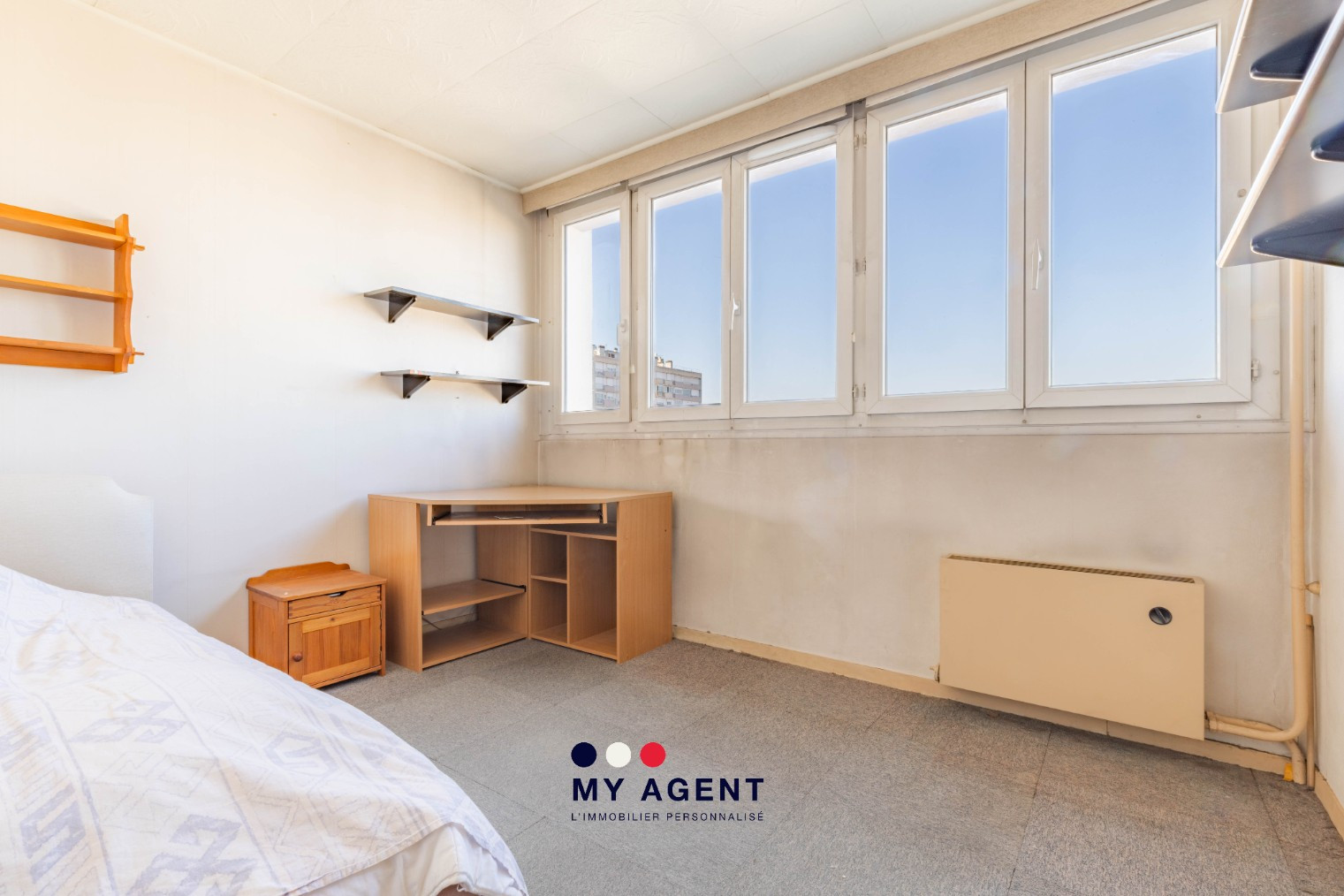 
                                                Vente
                                                 Croix de Chavaux à 2 min – 93 m² lumineux